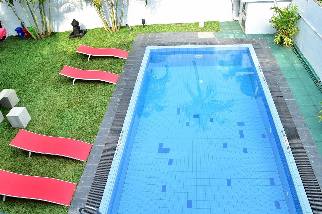 Sky Transit Hotel 카투나야크 외부 사진